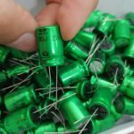 خازن الکترولیت 100uf 25v deawoo